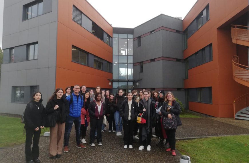 Nos jeunes filles visitent Evolutec Ingenierie avec Elles Bougent